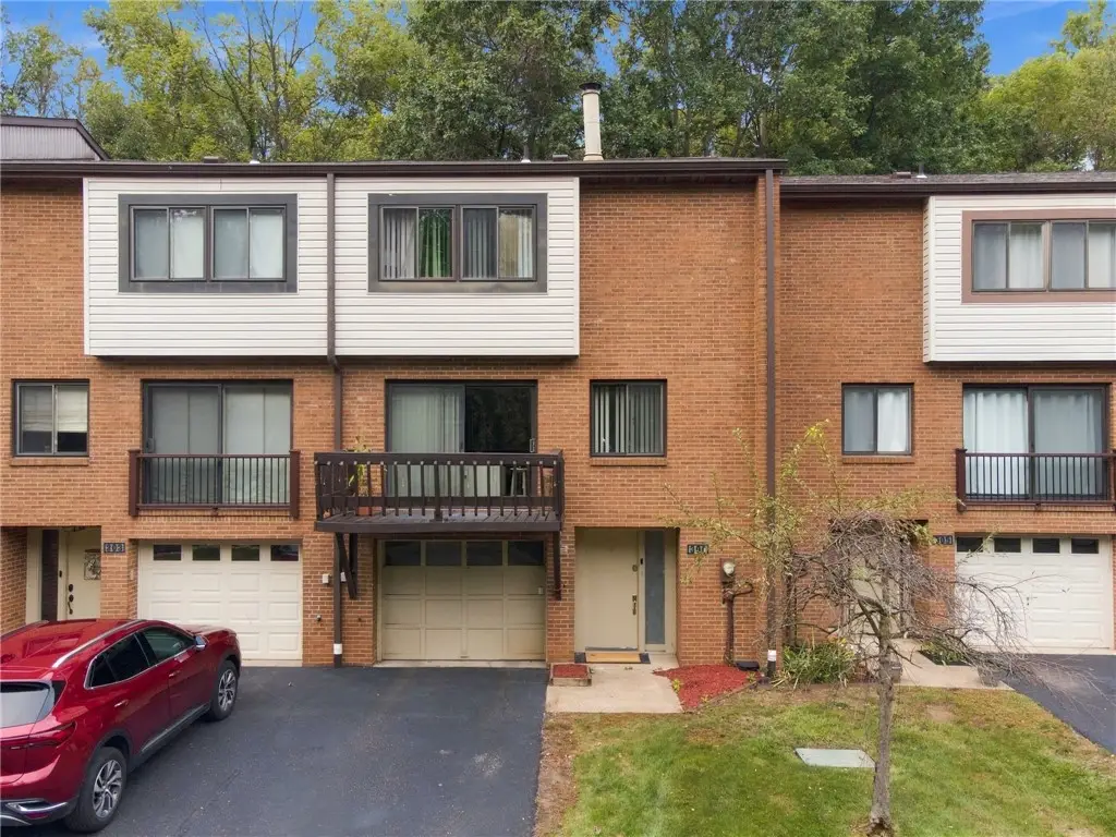 304 Springwater Ct, Coraopolis, PA 15108 - #1