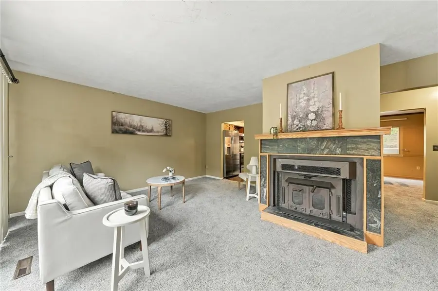 304 Springwater Ct, Coraopolis, PA 15108 - #2
