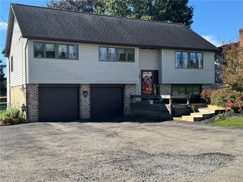 104 Woodbury Dr, Butler, PA 16001 - #1