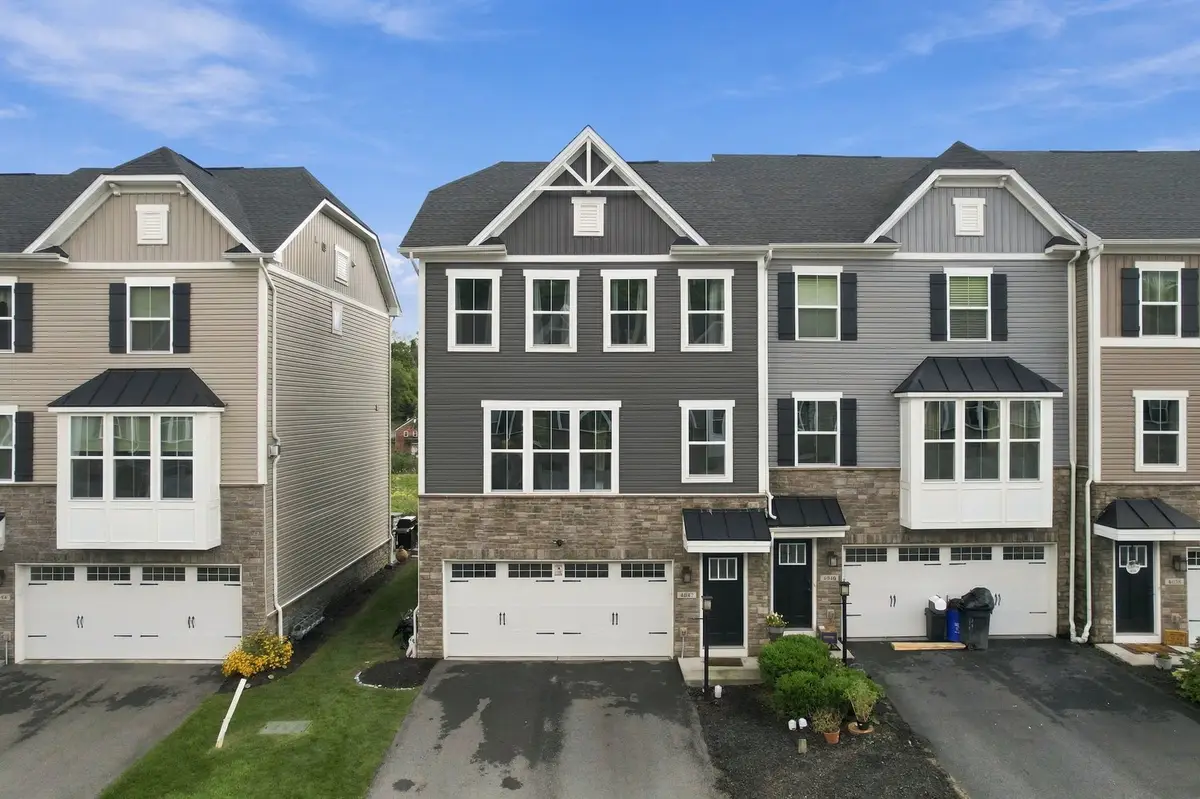 4042 Crown Dr, South Park, PA 15129 - #1