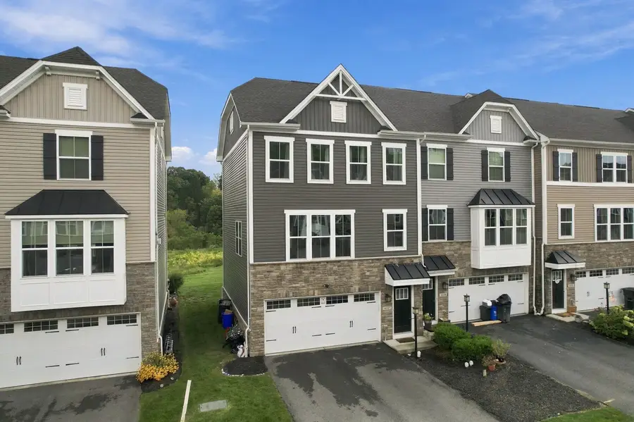 4042 Crown Dr, South Park, PA 15129 - #2