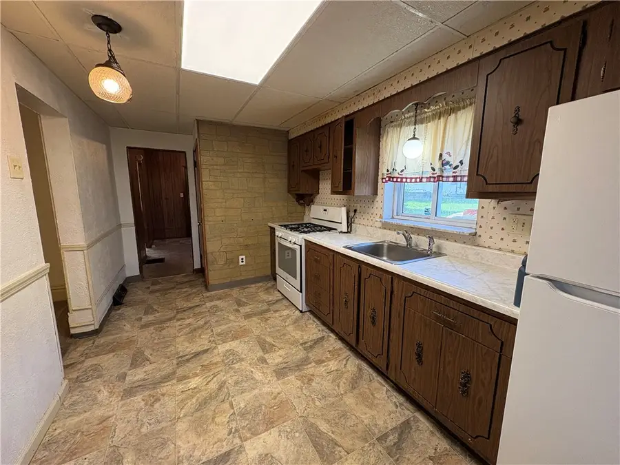 415 Broad St, Butler, PA 16001 - #3