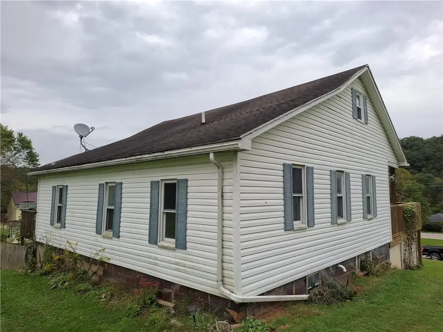 107 Sawmill Rd, Rogersville, PA 15370 - #3