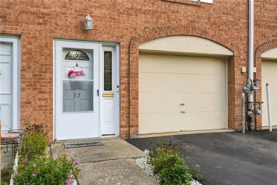 37 Oxford Ct, Pittsburgh, PA 15237 - #3