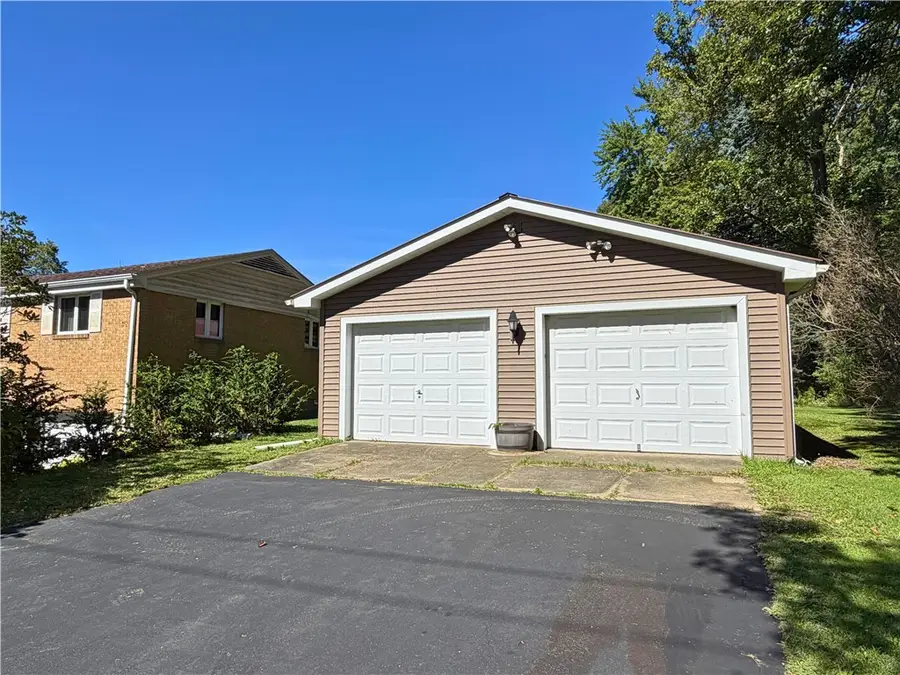 127 Blacktown Road, Grove City, PA 16127 - #3