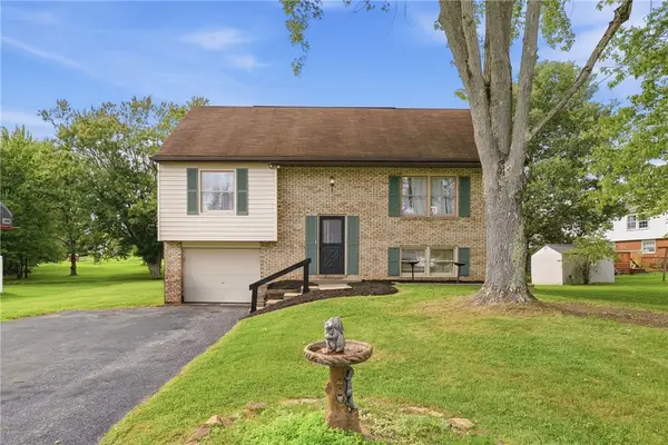 102 Farmington Dr, Butler, PA 16001