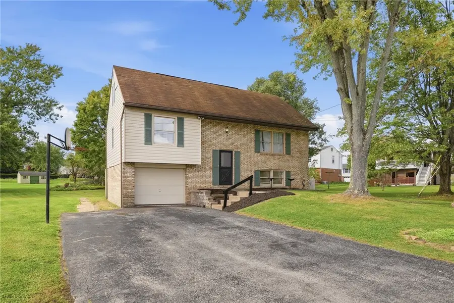 102 Farmington Dr, Butler, PA 16001 - #2