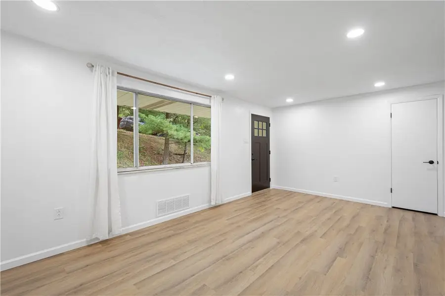 13 Cherokee Dr, Pittsburgh, PA 15205 - #3