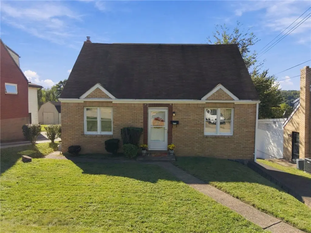 6727 W Barivista Dr, Verona, PA 15147 - #1