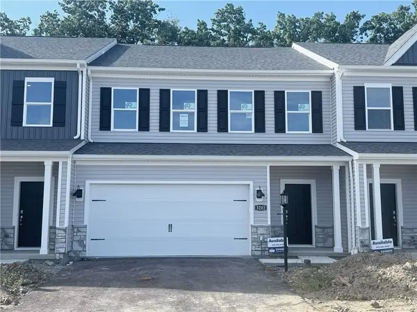 165 Sweetwater Dr, Moon/Crescent Twp, PA 15108