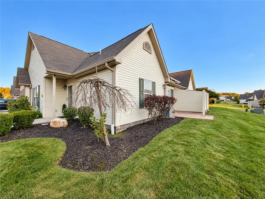 1043 Timberwood Dr, Beaver Falls, PA 15010 - #2