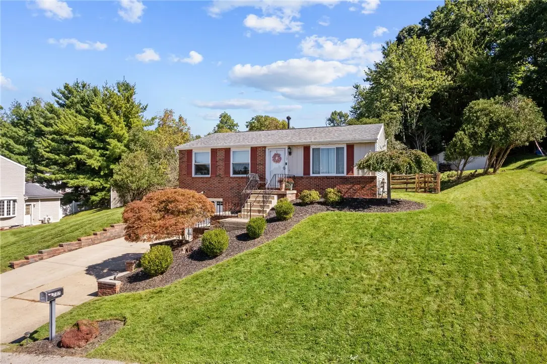 107 Frontenac Rd, New Kensington, PA 15068 - #1