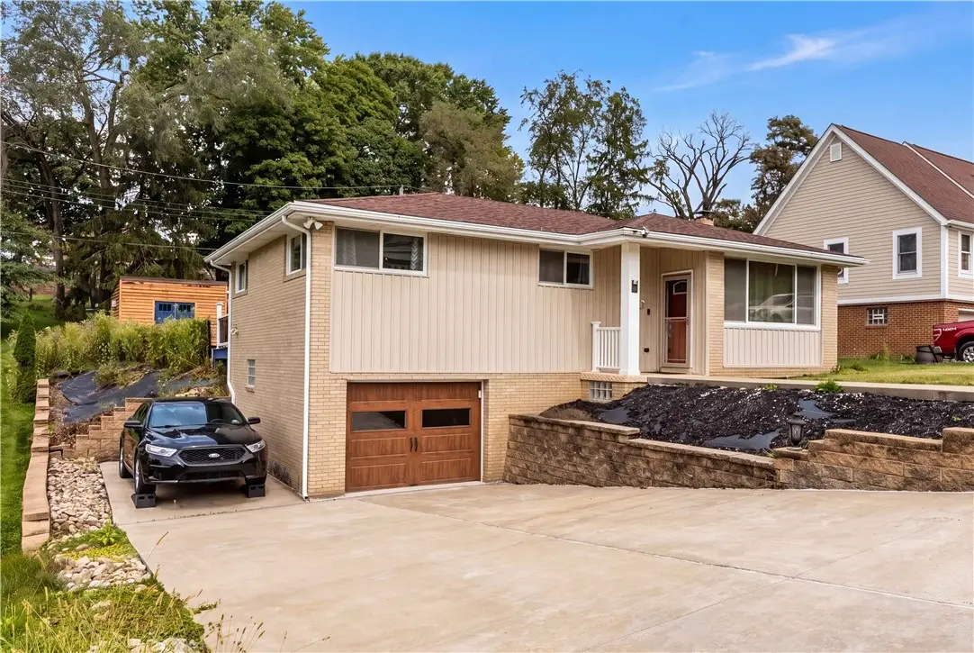 1233 Mckinley Dr, Clairton, PA 15025 - #1