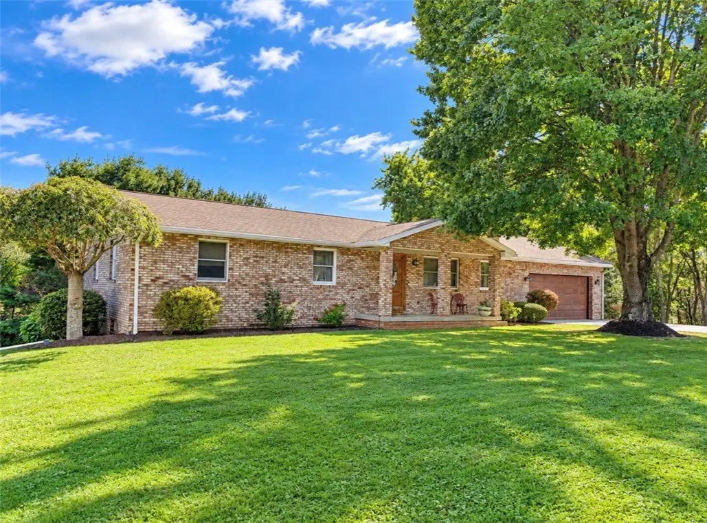 2924 Glenda Dr, New Castle, PA 16101 - #1