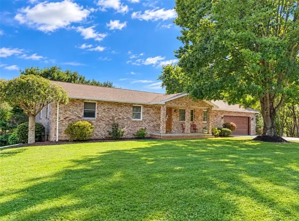 2924 Glenda Dr, New Castle, PA 16101