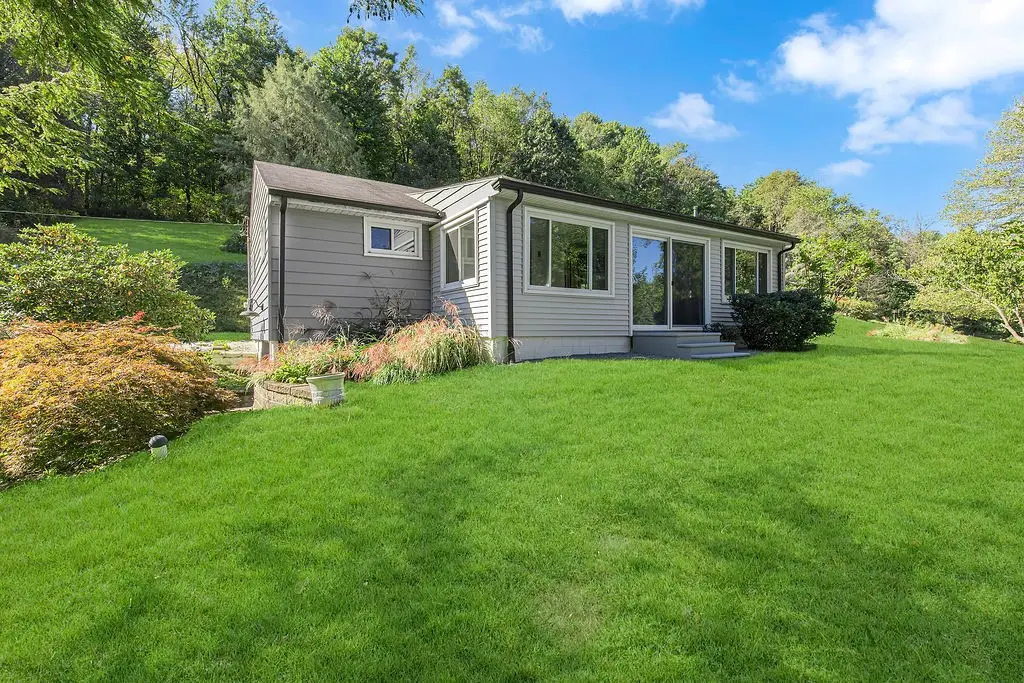 118 Foster Rd, Beaver Falls, PA 15010 - #1