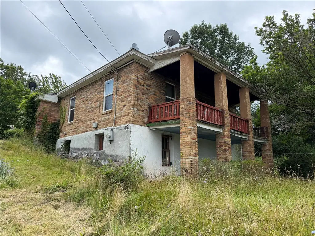 201 Elm Rd, Uniontown, PA 15401 - #1