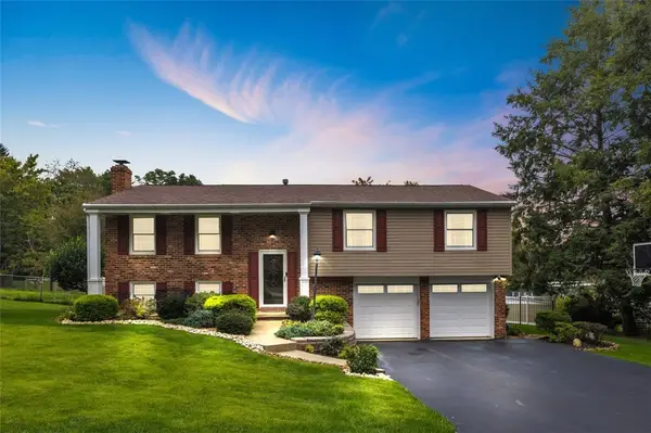 6 Greenview Dr, Jeannette, PA 15644