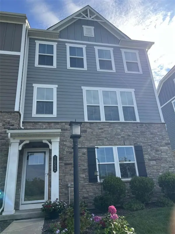 1052 Adair Ave, Valencia, PA 16059