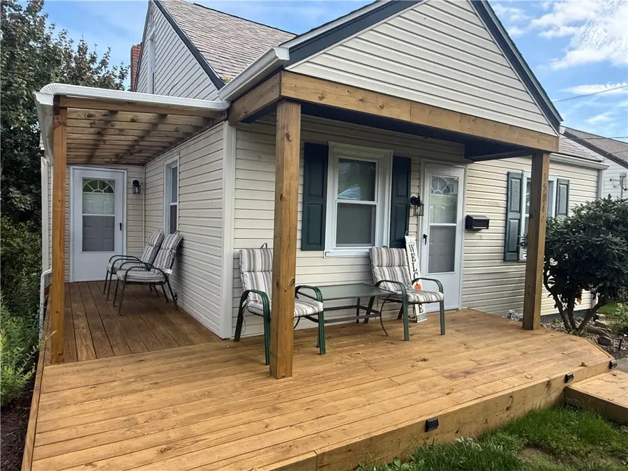 1504 16th Ave, Beaver Falls, PA 15010 - #3