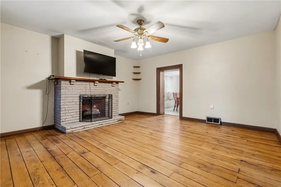 32 E Main St, West Middletown, PA 15379 - #3