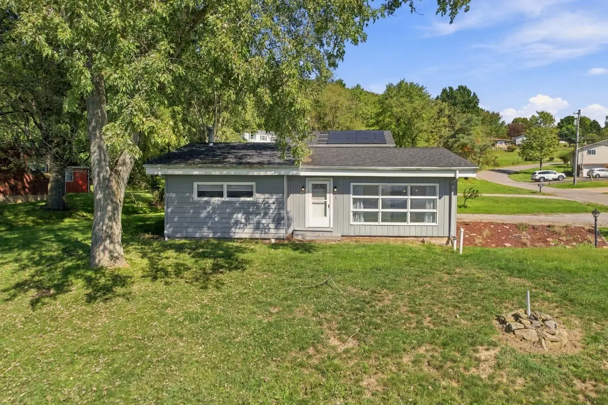 121 Crescent St, Evans City, PA 16033 - #1