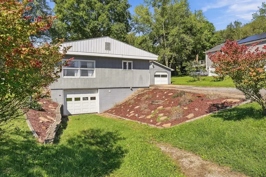 121 Crescent St, Evans City, PA 16033 - #2
