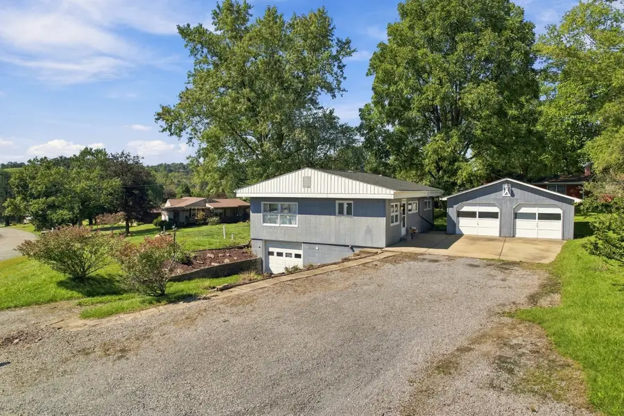 121 Crescent St, Evans City, PA 16033 - #3