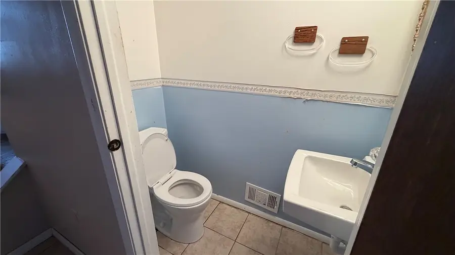 528 Hemlock Ct, Coraopolis, PA 15108 - #3