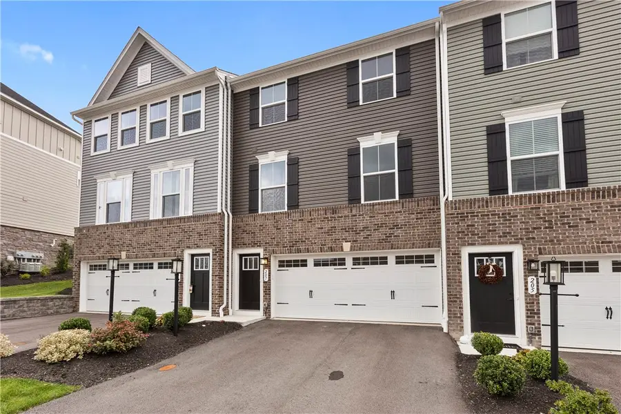 207 Yellowwood Ct, Washington, PA 15301 - #2