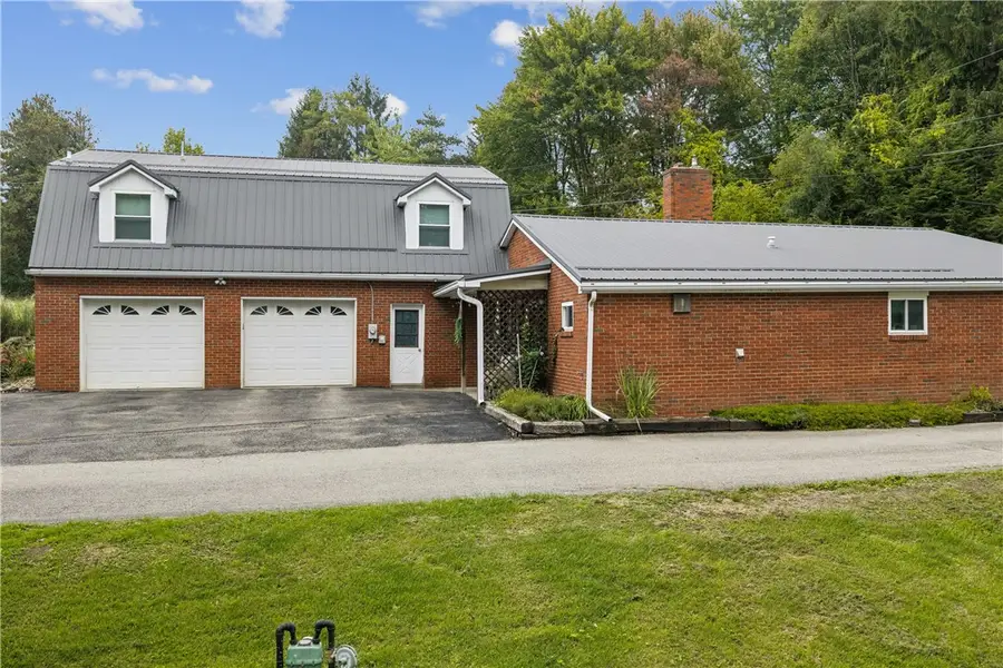 122 Young Ln, Beaver Falls, PA 15010 - #2