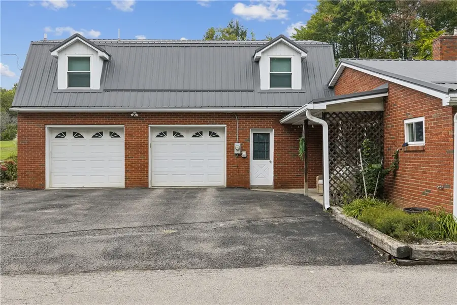 122 Young Ln, Beaver Falls, PA 15010 - #3