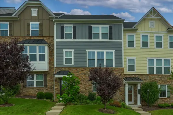 1026 Adair Ave, Valencia, PA 16059