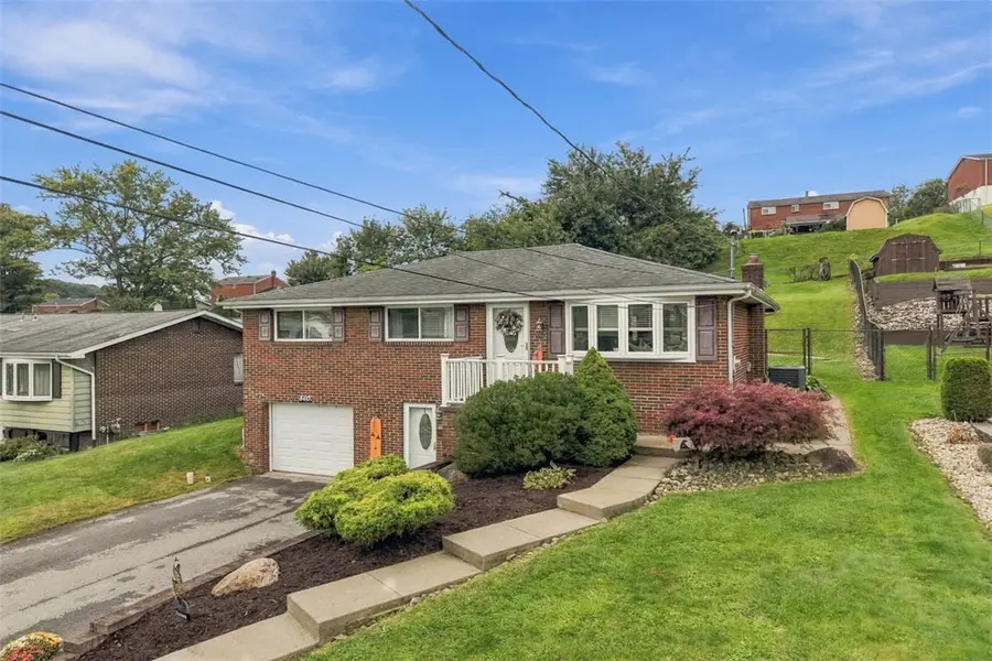 560 Semple Dr, North Huntingdon, PA 15642 - #2