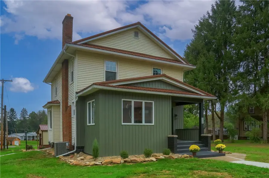 320 Morrison Ave, Ellwood City, PA 16117 - #2