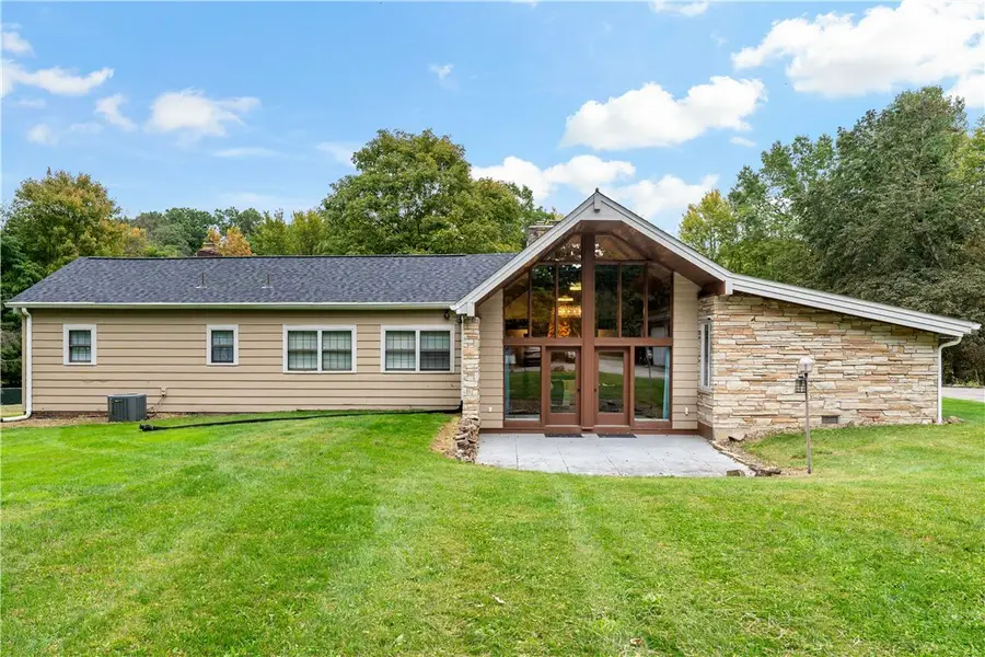 277 W Maitland Ln, New Castle, PA 16105 - #3