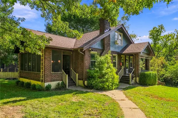 218 Elmore Rd, Pittsburgh, PA 15221