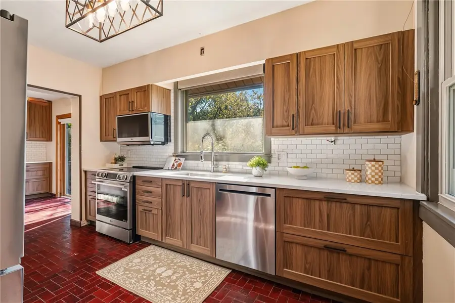 218 Elmore Rd, Pittsburgh, PA 15221 - #3