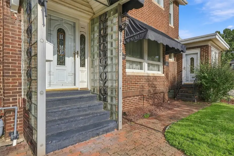 989 Ohio Ave, Midland, PA 15059 - #3