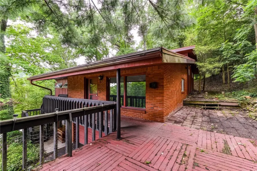 486 Woodlawn, Jeannette, PA 15644 - #3