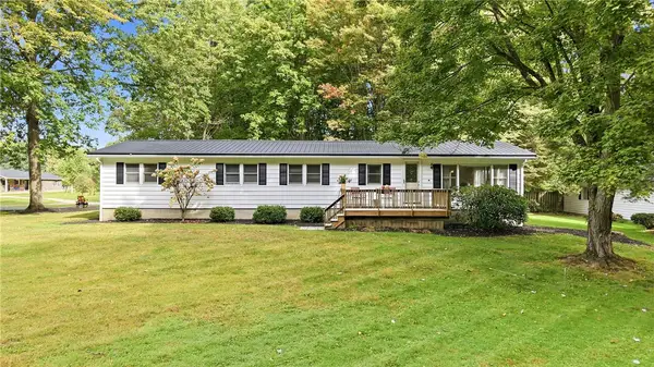 5745 Cassady Rd, Hermitage, PA 16148