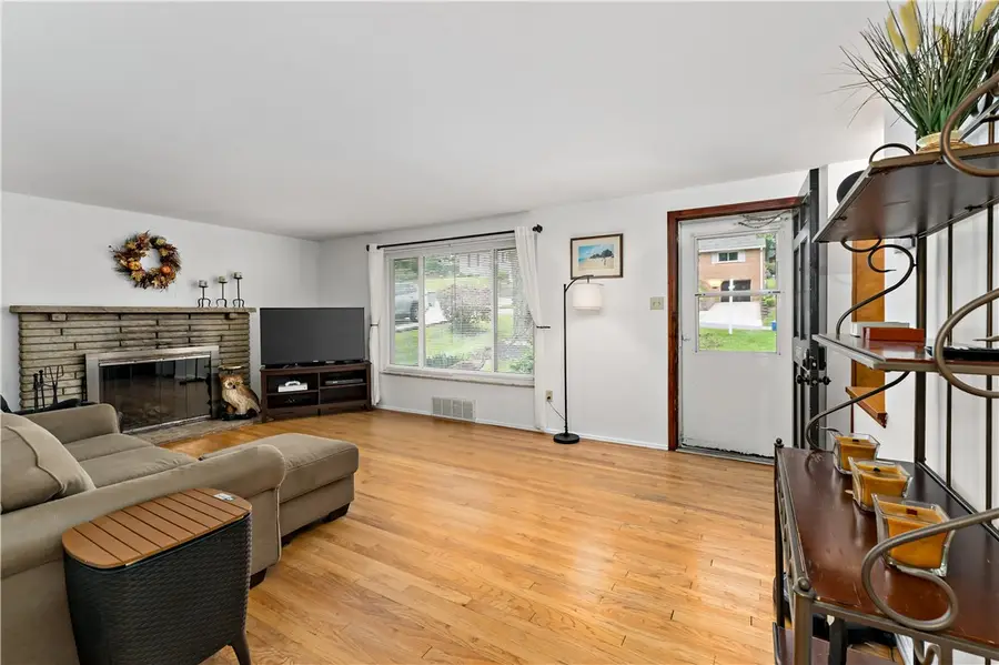 1238 Lakemont Dr, Pittsburgh, PA 15243 - #3