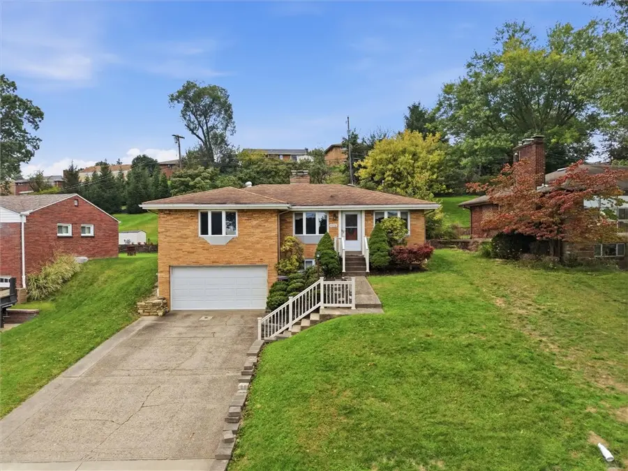 4770 Sherwood Dr, Pittsburgh, PA 15236 - #2