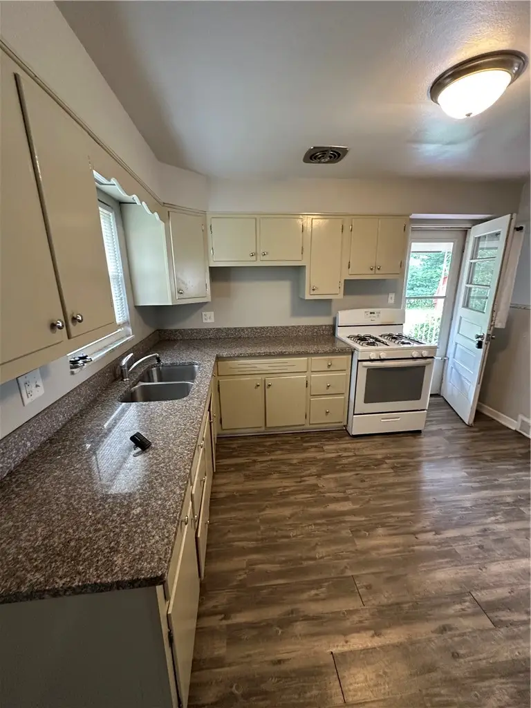 609 Garfield Ave, Carnegie, PA 15106 - #2