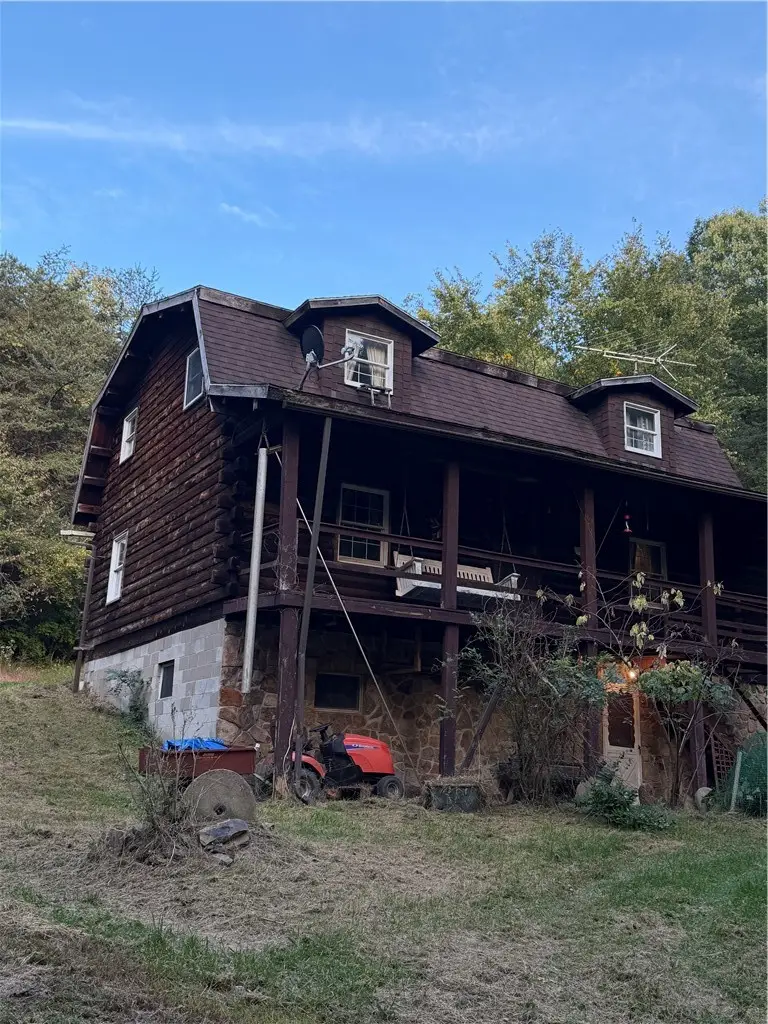 265 Jack Rd, Vandergrift, PA 15690 - #1