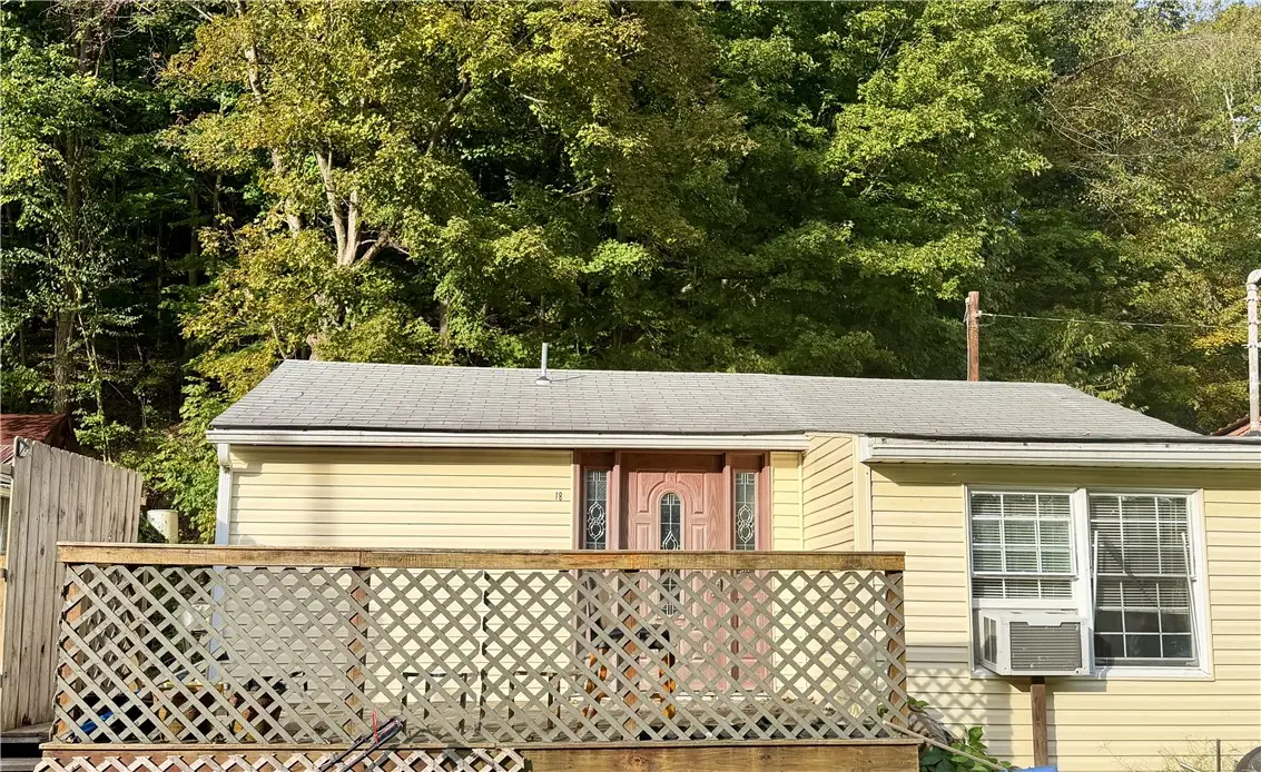 18 E Willow Lane, Lake Lynn, PA 15451 - #1
