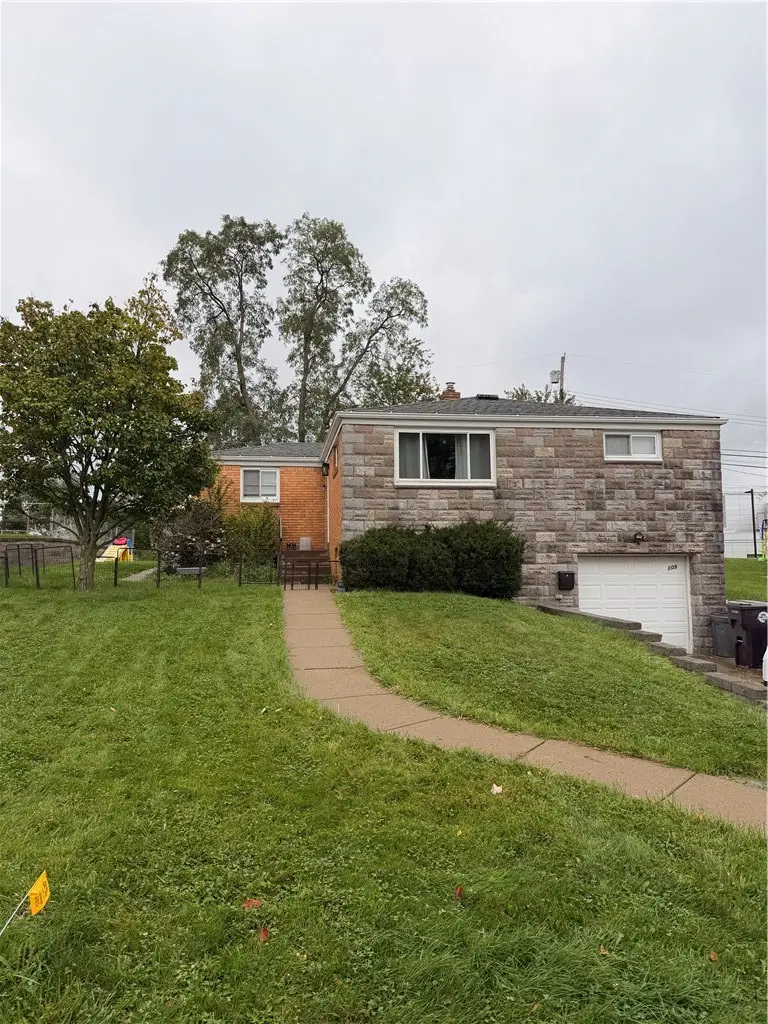 109 Eileen Dr, Brentwood, PA 15227 - #2