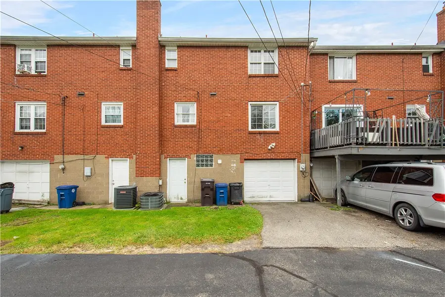 329 Macassar Dr, Pittsburgh, PA 15236 - #3