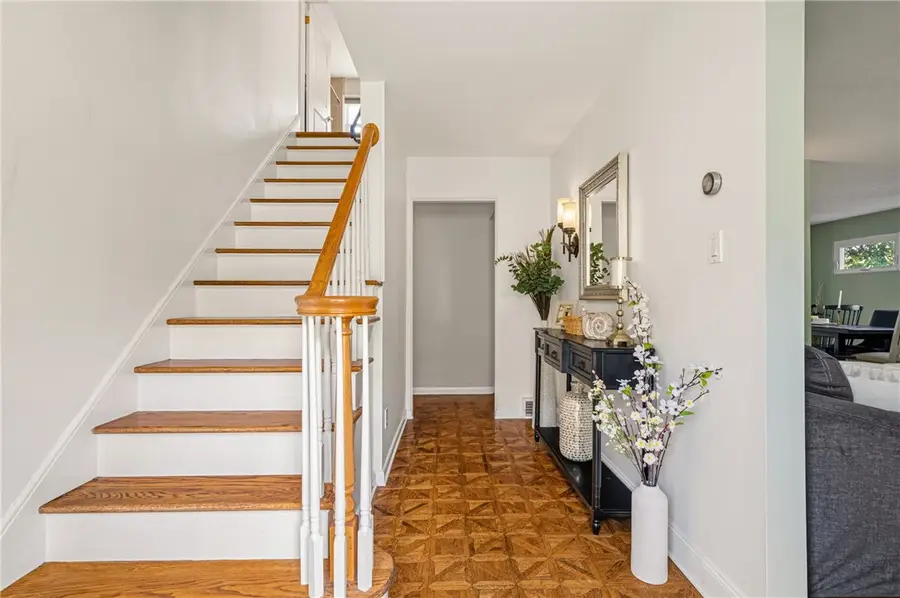 19 Sigrid Dr, Carnegie, PA 15106 - #2
