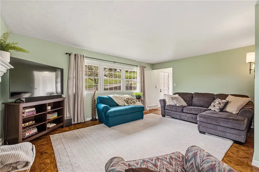 19 Sigrid Dr, Carnegie, PA 15106 - #3